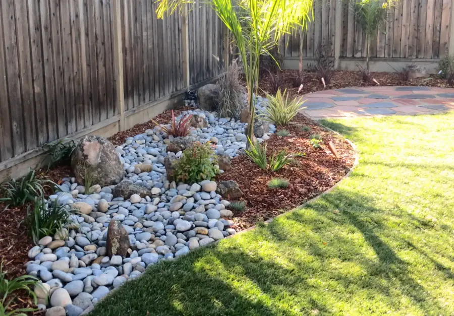 Garden bed maintenance and weeding service in Van Buren AR